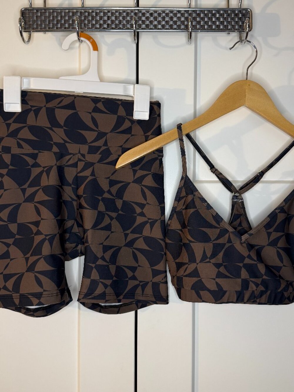 SKATIE Women's Geometric Honolulu Sports Bra & High Rise Biker Shorts Set Size S